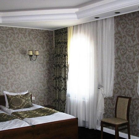 Kera Hotel Nesterenki Extérieur photo