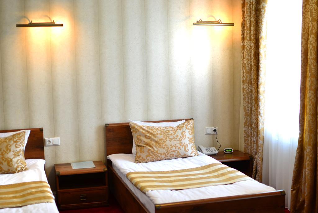Kera Hotel Nesterenki Extérieur photo