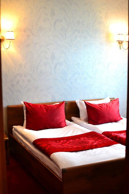 Kera Hotel Nesterenki Chambre photo