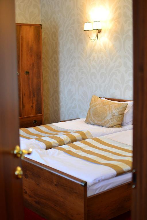 Kera Hotel Nesterenki Chambre photo