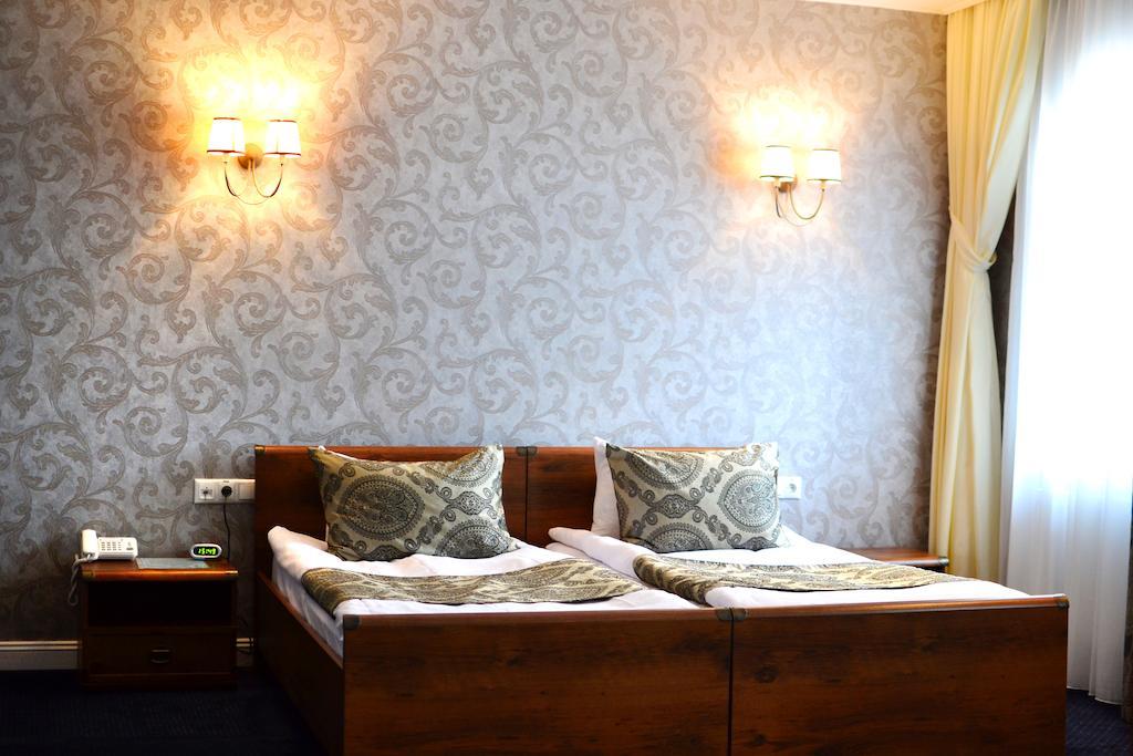 Kera Hotel Nesterenki Chambre photo