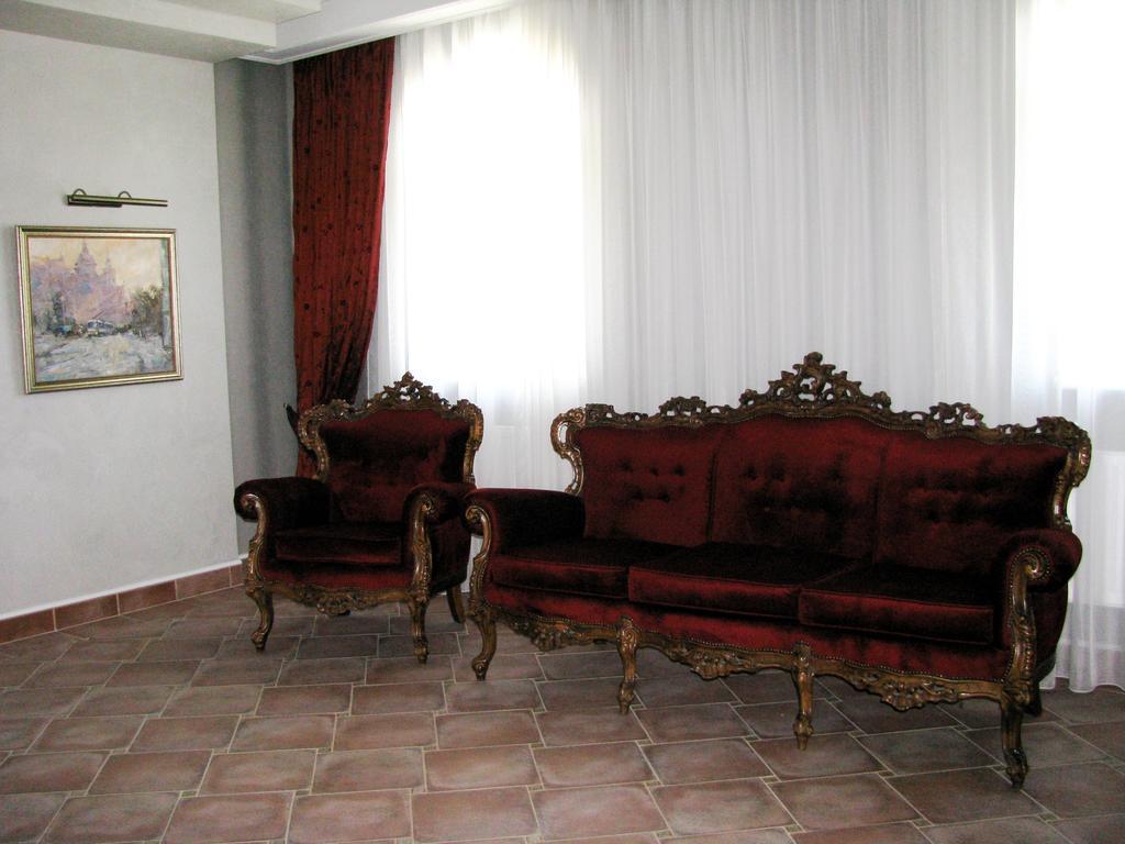Kera Hotel Nesterenki Extérieur photo