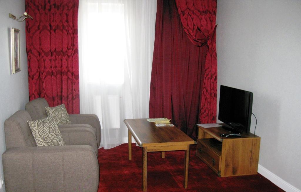 Kera Hotel Nesterenki Chambre photo