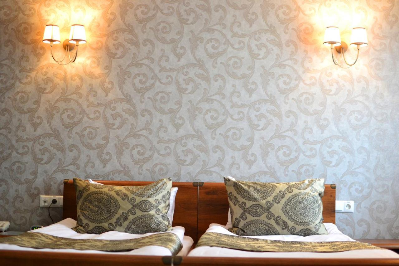 Kera Hotel Nesterenki Extérieur photo