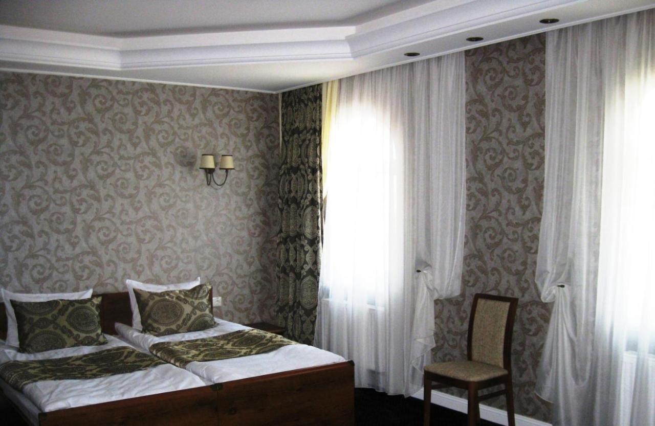 Kera Hotel Nesterenki Extérieur photo